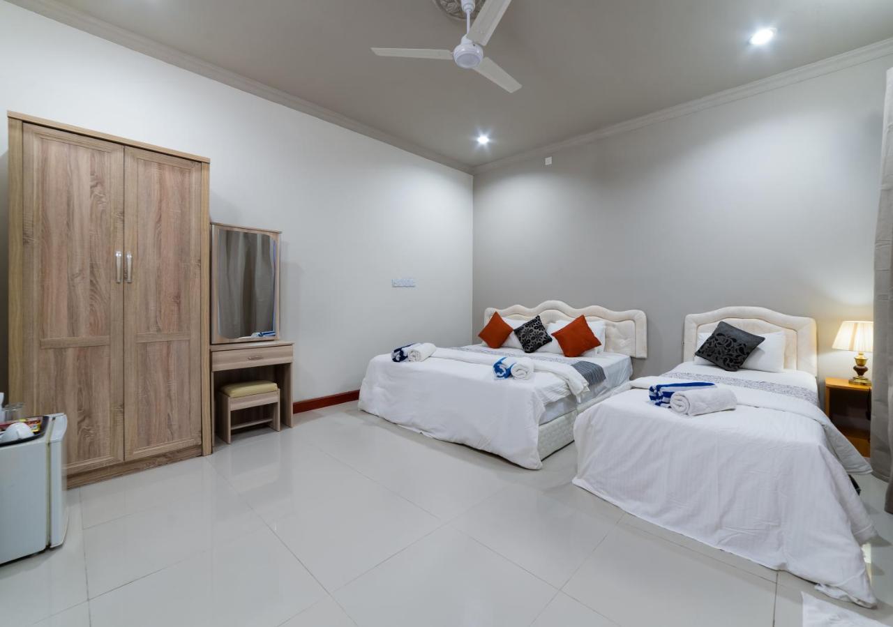 Starry Night At Ukulhas Hotel Exterior photo
