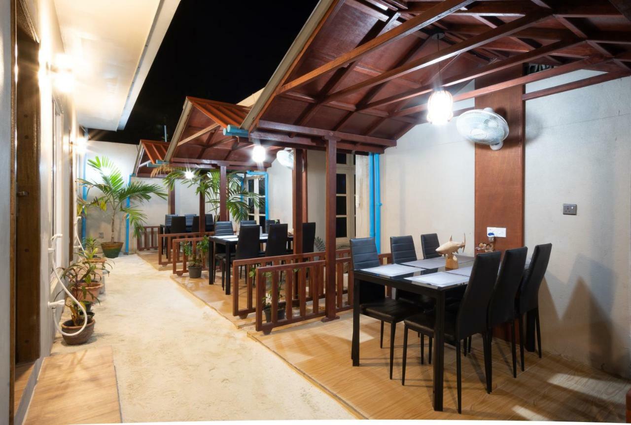 Starry Night At Ukulhas Hotel Exterior photo