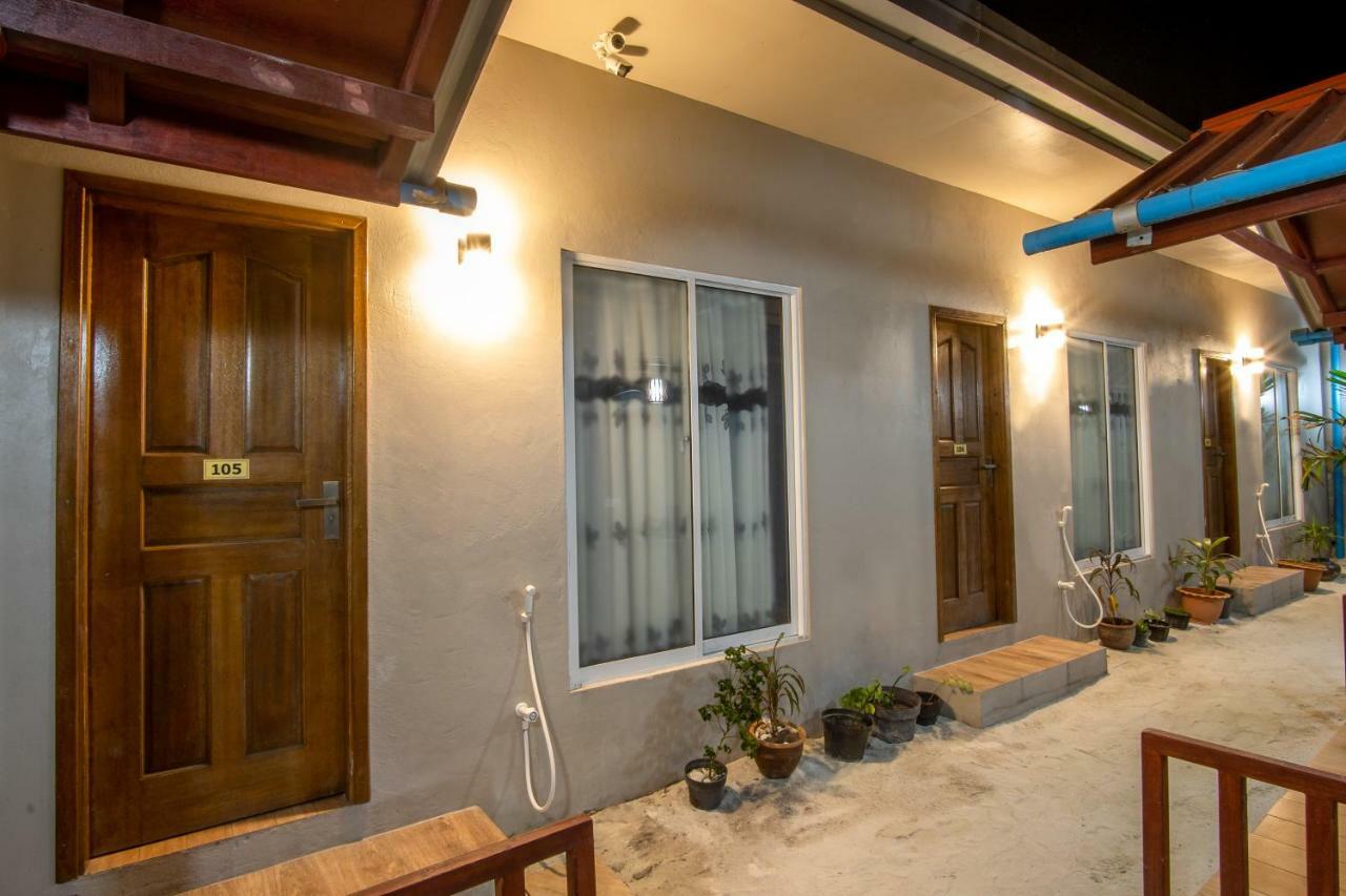 Starry Night At Ukulhas Hotel Exterior photo
