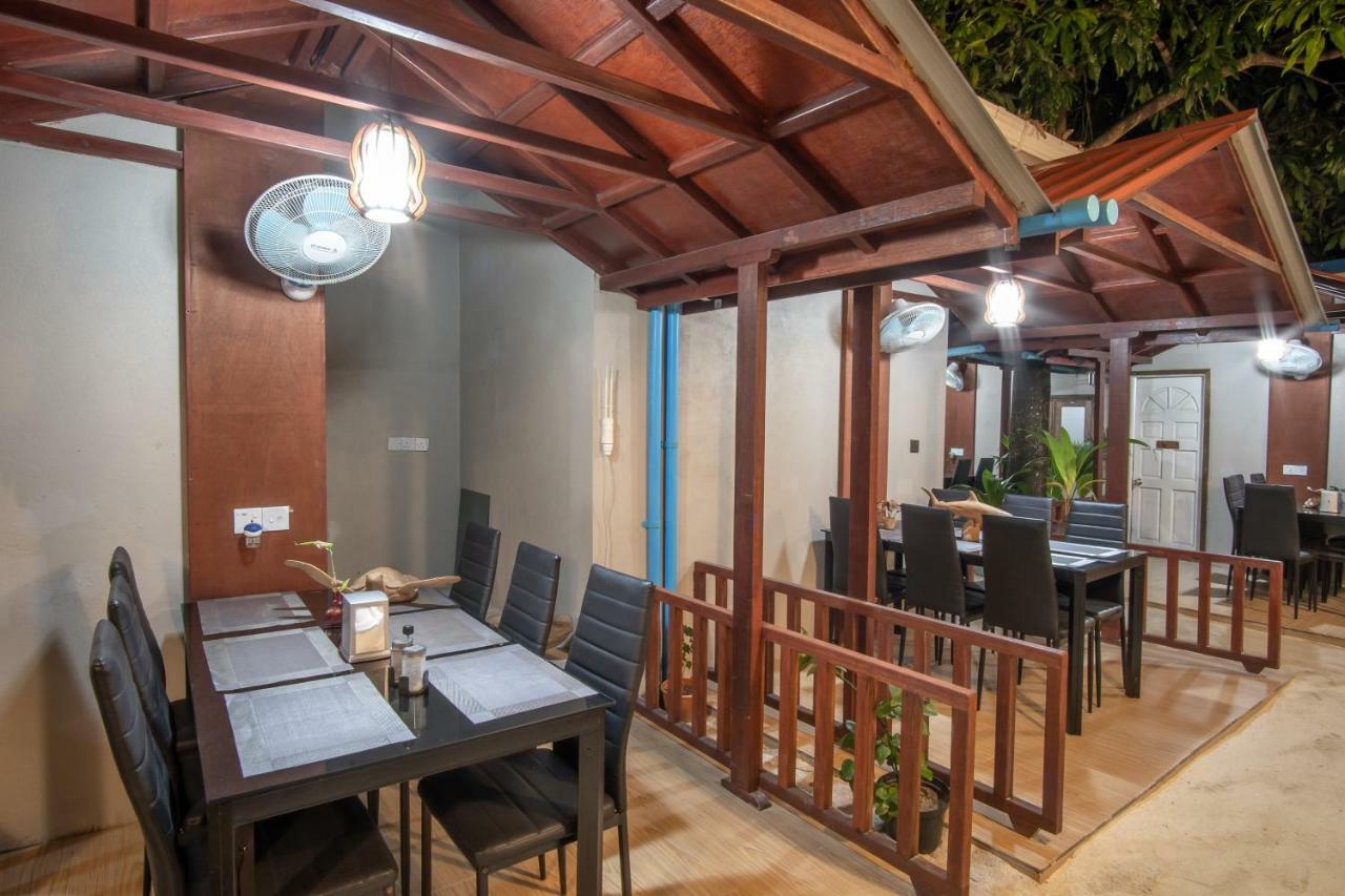 Starry Night At Ukulhas Hotel Exterior photo