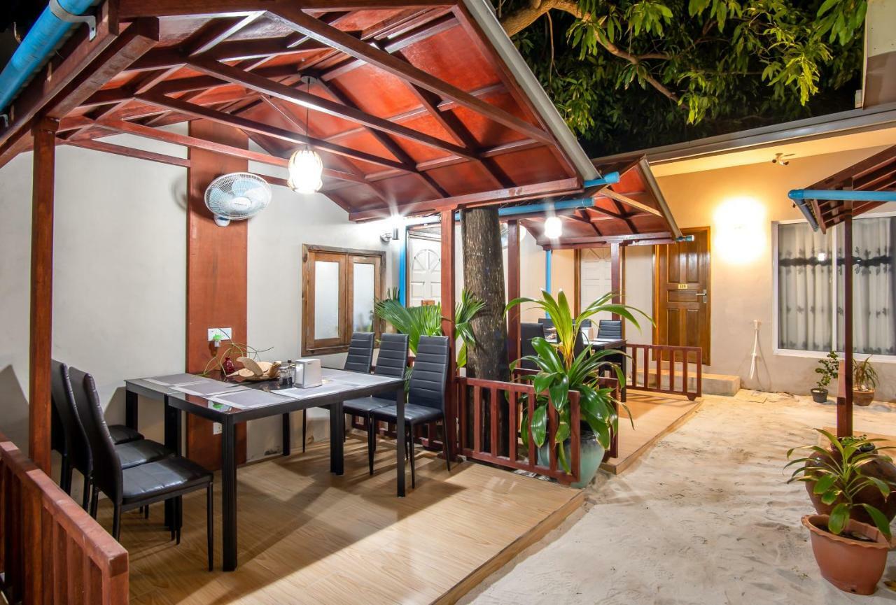 Starry Night At Ukulhas Hotel Exterior photo