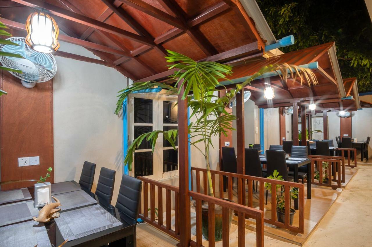Starry Night At Ukulhas Hotel Exterior photo